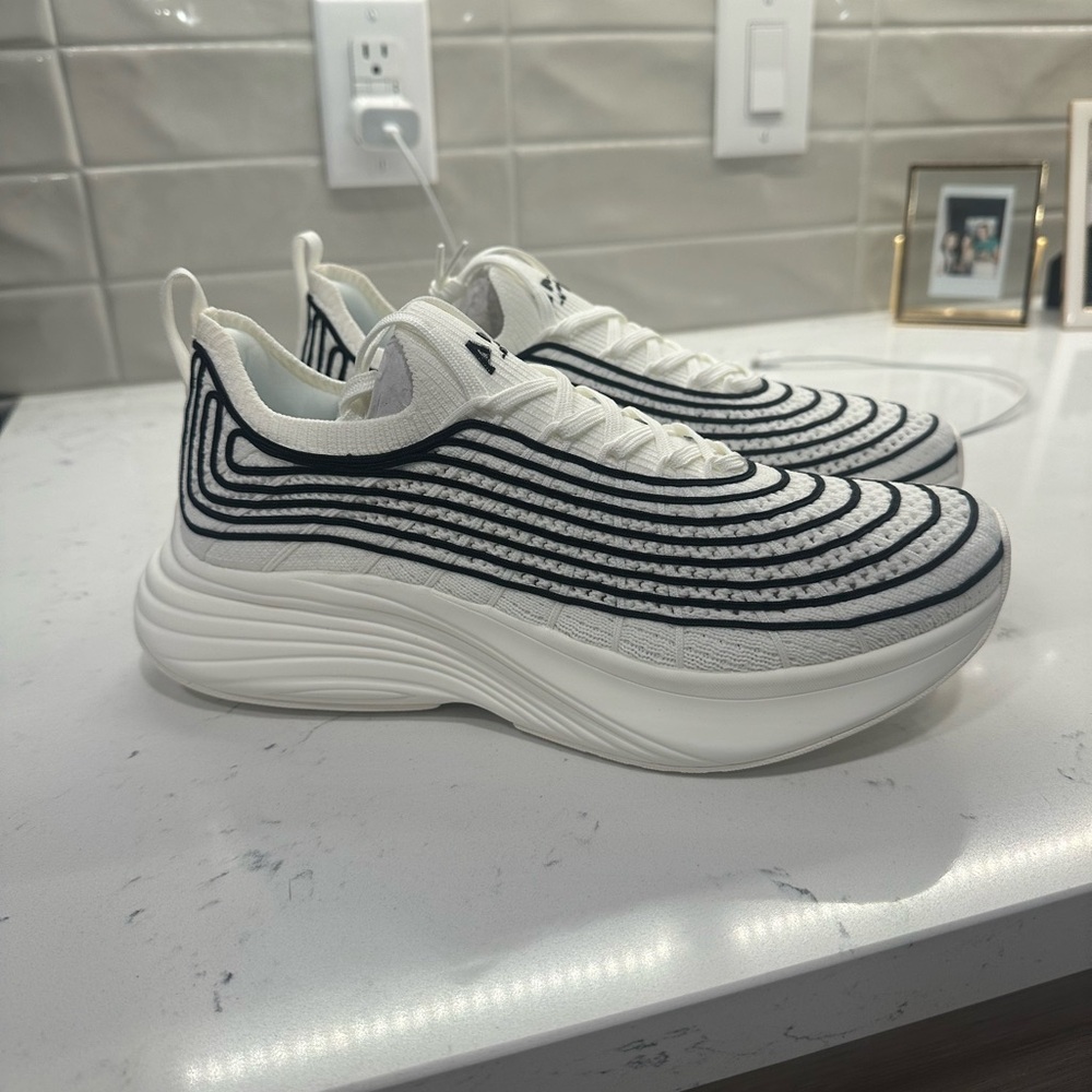 APL techloom shoe size 9 women